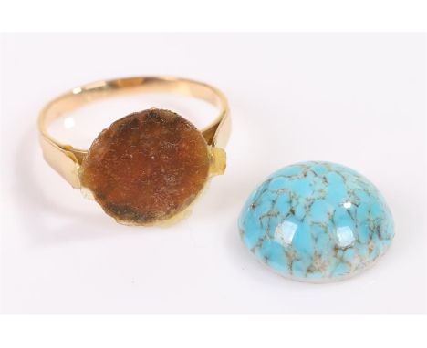 Gold ring, with a turquoise dome head, AF