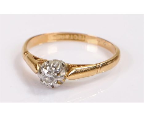 18 carat gold diamond set ring, with a round cut diamond to the head, ring size K