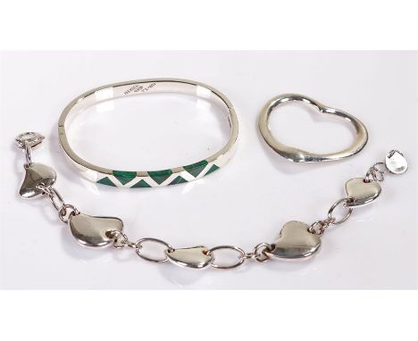 Silver jewellery, to include a malachite set bangle/bracelet, a heart pendant and a bracelet, (3)