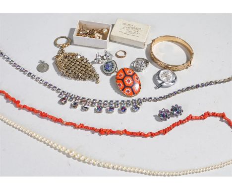 Jewellery, to include earrings, a 9 carat gold ring, necklaces, coral necklace a bangle, ring, etc, (qty)