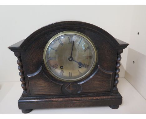 An 8 day oak vased mantle clock, 29cm tall x 33cm wide, generally good running, some wear to dial 
