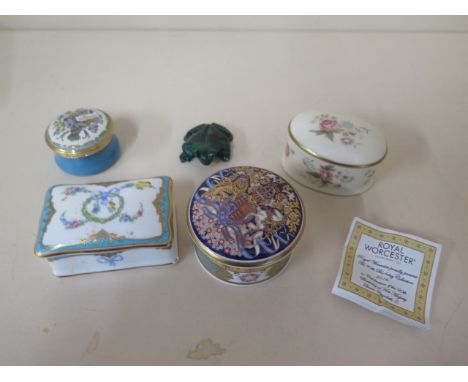 A Royal Worcester trinket pot, a Minton pot, a Halecyon days enamel pot, a Royal Collection trust pot and a malachite frog- l