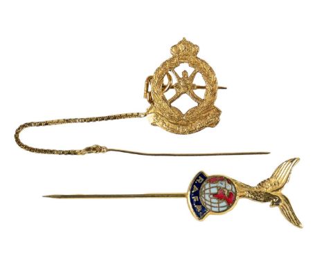 Sultanate of Oman / RAFA interest Comprising a gold coloured pin broach with chain depicting the Sultanate of Oman arms toget