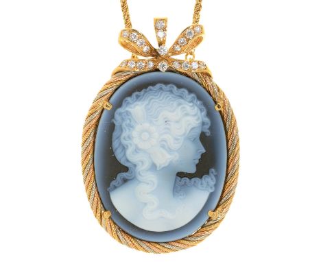 AN AGATE CAMEO AND DIAMOND BROOCH PENDANT IN GOLD, 23G, ON GOLD CHAIN, 55 X 35 MM, MARKED 750, 6.7G  IN GOOD CONDITION. NO DA
