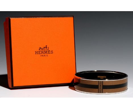 HERMÉS. ENAMEL BANGLE, 65 MM DIAM, BOXED  