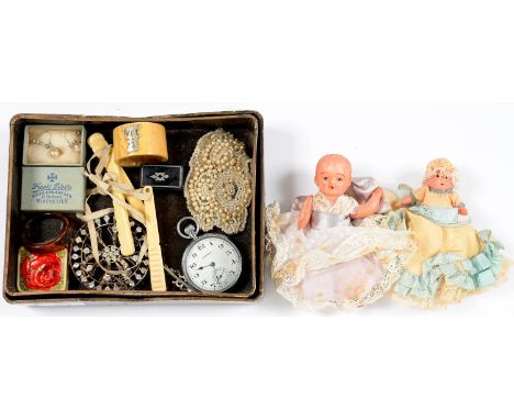 TWO EARLY 20TH C VINTAGE CELLULOID MINIATURE DOLLS, A 19TH C PAPIER MACHE SNUFF BOX, AN EDWARDIAN DIAMANTE APPLIQUE, A PLATED