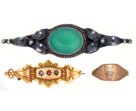 A GOLD SIGNET RING,MARKED 9CT, SIZE J, A VICTORIAN GOLD BROOCH, MARKED 9CT, DAMAGED, 3G AND A SILVER BROOCH DAMAGE AND WEAR C