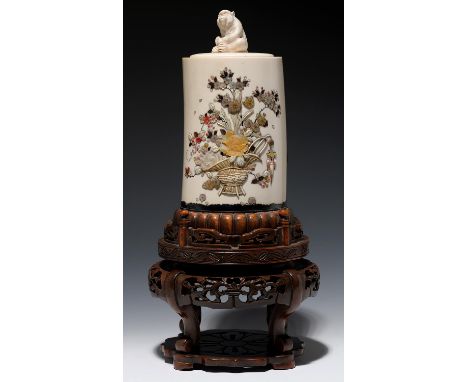 A SHIBAYAMA VASE, THE COVER WITH CARVED IVORY MONKEY FINIAL, THE SIDES DECORATED WITH NATURALISTIC FLOWERS, SILVER COLOURED M