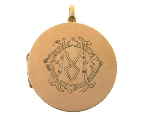 A ROUND GOLD LOCKET, 42 MM DIAM, MARKED AW90, 20G  IN GOOD CONDITION WITH LIGHT SURFACE WEAR CONSISTENT WITH AGE AND USE. HIN