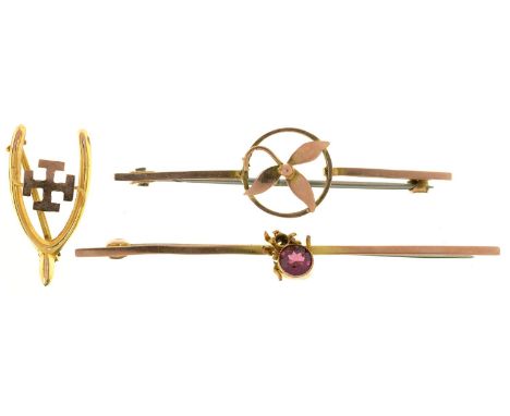 THREE GOLD BROOCHES, TWO MARKED 9CT, THE OTHER 10CT, 4.2G  GEM SET BROOCH MISSING ONE STONE. ALSO LACKING PIN CATCH. ALL HAVE