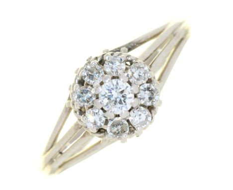 A DIAMOND CLUSTER RING IN WHITE GOLD, MARKED 750, 4G, SIZE P  NO DAMAGE TO STONES. LIGHT WEAR CONSISTENT WITH AGE AND USE