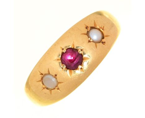 A GYPSY SET RUBY AND SPLIT PEARL RING IN GOLD, UNMARKED, 3G, SIZE M  PEARLS NACRE AND LUSTRE HEAVILY WORN. RUBY FRACTURED. SU