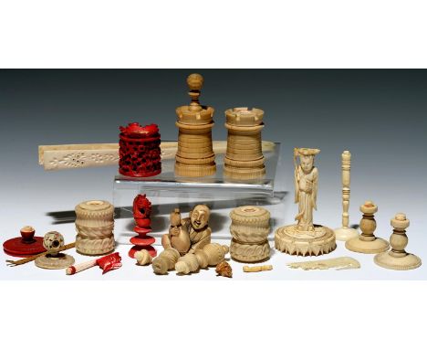 A QUANTITY OF CHINESE BONE AND VARIOUS BONE AND IVORY OBJECTS, PRINCIPALLY CHESSMEN, VARIOUS SIZES, 19TH C AND A LATER REPROD