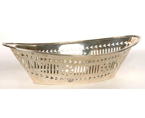 AN EDWARD VII PIERCED SILVER DISH, 19 CM W, BY WILLIAM AITKEN, CHESTER 1901, 3OZS 13DWTS  GOOD CONDITION WITH WEAR CONSISTENT