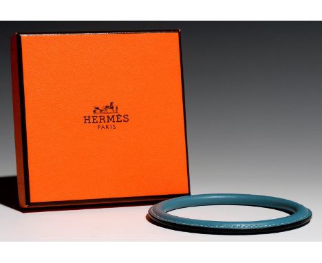 HERMÉS. CERULEAN LEATHER BANGLE, 66 MM DIAM, BOXED  