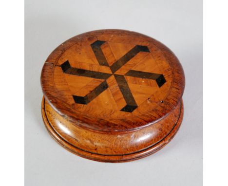 ANTIQUE OAK AND PARQUETRY INLAID SNUFF BOX, of waisted form with rosewood cross banding to the flat pull-offf cover, 4" (10.2