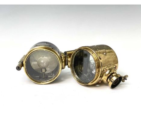 A WWI daylight brass signalling lamp, by Jos Lucas Ltd, Birmingham, Mark II, 1918, with black painted finish, length 11.5cm, 