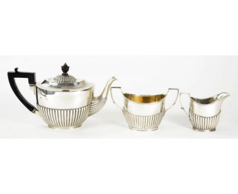 A VICTORIAN SILVER TEAPOT AND SUGAR BOWL TEAPOT 15CM H LONDON 1891 AND A MATCHING CREAM JUG SHEFFIELD 1891, 31OZS GROSS 