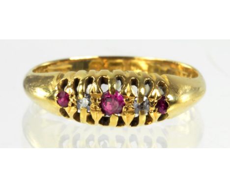 A RUBY AND DIAMOND RING IN 18CT GOLD CHESTER 1919, 2.8G