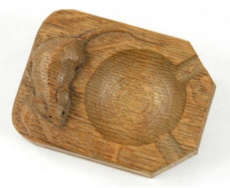 A ROBERT 'MOUSEMAN' THOMPSON CARVED OAK ASHTRAY WITH MOUSE 'SIGNATURE' 10CM W