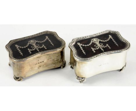 A PAIR OF EDWARD VII SILVER COMMODE SHAPED TRINKET BOXES WITH SILVER INLAID TORTOISESHELL INSET LID 10CM W BIRMINGHAM 1905