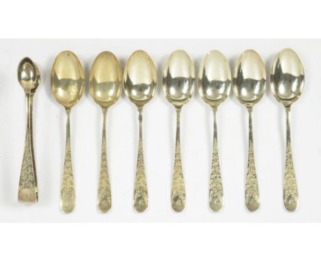 A SET OF SEVEN VICTORIAN SILVER COFFEE SPOONS AND A PAIR OF SUGAR BOWS EN SUITE SHEFFIELD 1897, 2OZS