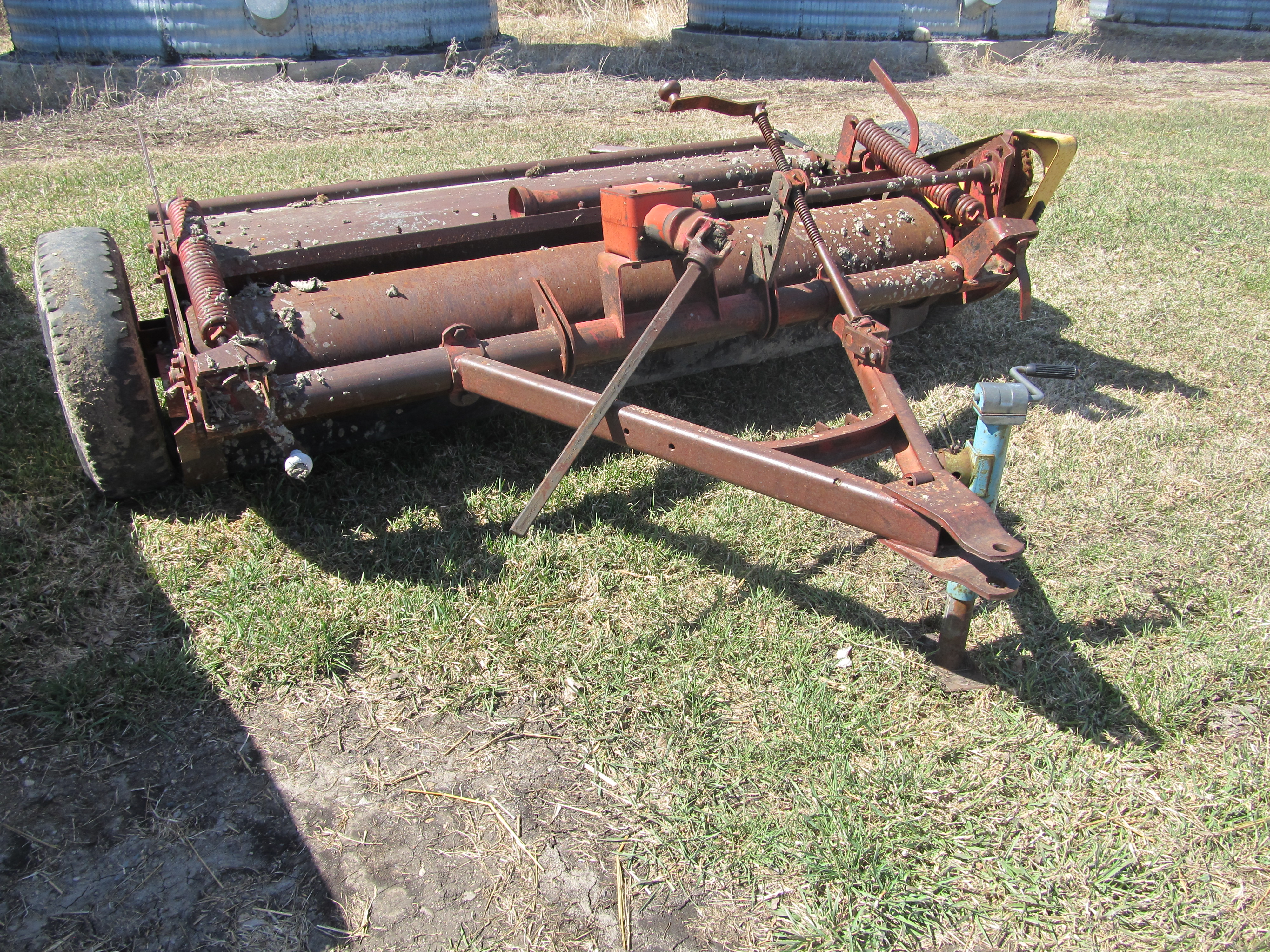 NEW HOLLAND PULL TYPE PTO HAY CONDITIONER