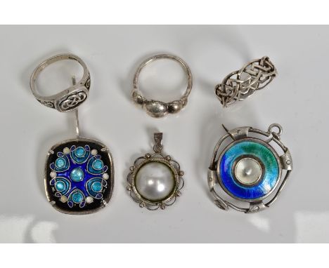 A SELECTION OF SIX ITEMS, to include an enamel pendant, an enamel brooch hallmarked Birmingham 1908, makers mark for James Fe