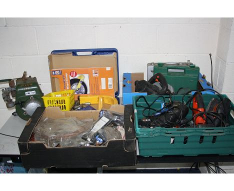 A QUANTITY OF ELECTRIC HAND TOOLS to include a Wickes 1300w circular saw, Black and Decker jigsaw, Challenge drill (PAT - fai