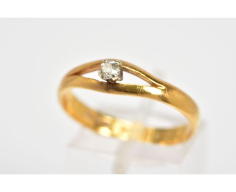 A 22CT GOLD SINGLE DIAMOND RING, designed as an open work band set with a central single old cut diamonds, estimated diamond 