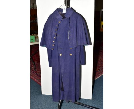 AN EXAMPLE OF A BLUE UNION ARMY US CIVIL WAR JACKET/CAPE TOP, gold coloured buttons, etc