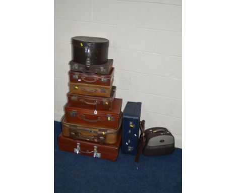 A QUANTITY OF VARIOUS VINTAGE LUGGAGE, to include suitcases, hat box, etc (11)