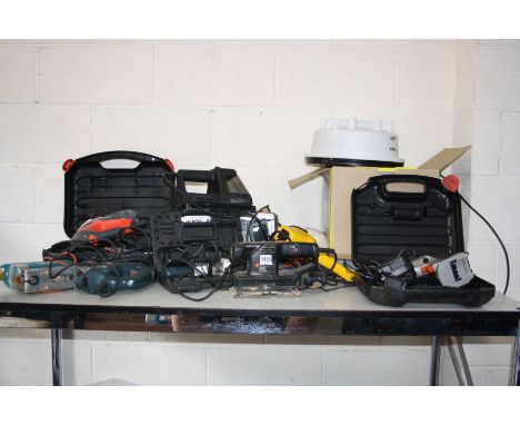 A QUANTITY OF ELECTRICAL DIY TOOLS, to include a steam wallpaper stripper, Black and Decker sander (PAT fail-uninsulated plug