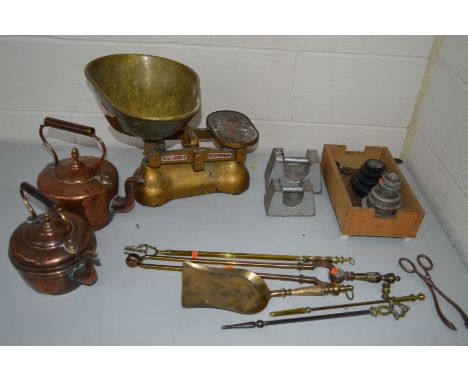 A VINTAGE W AND T AVERY BIRMINGHAM BALANCE SCALE, various weights, together with two copper kettles and fire irons