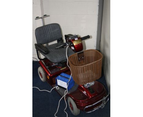 A DMA SHOPRIDER SOVEREIGN DELUXE ELECTRIC MOBILITY SCOOTER (1 key) (PAT passed)
