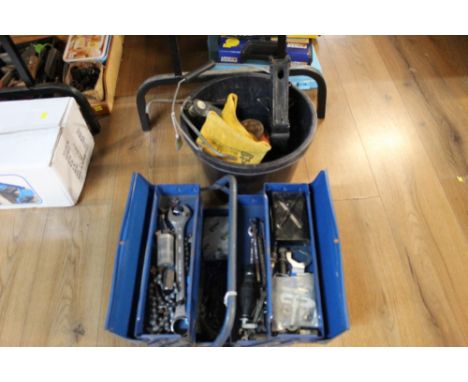Cantilever toolbox and bucket of jacks