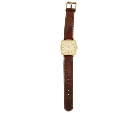 An 18K gold Universal Geneve Gentleman's automatic wristwatchwith a square champagne coloured dial, baton numerals, sweep sec