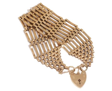 A contemporary 9ct gold eight bar gate bracelettapering to either end and with 9ct gold heart shaped padlock fasteningapprox.
