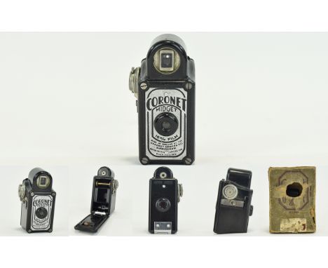 Coronet - Midget 16mm Film Pocket Bakelite Camera. Produced Between 1934 - 1943. Features of The Midget, 6 Exposures Picture 