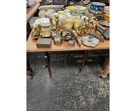 A Victorian double gate Sutherland table.