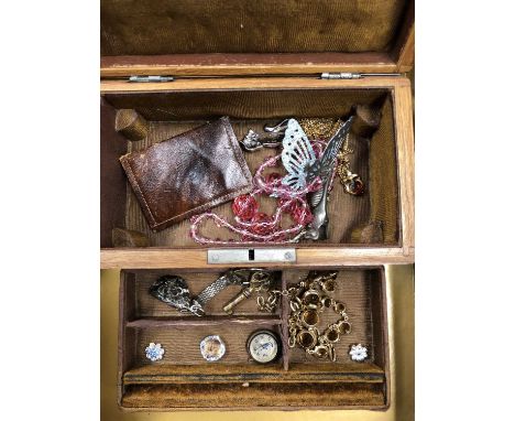 Vintage costume jewellery to include a cat brooch signed Kigu, a small compass, etc contained in a wooden jewellery casket.