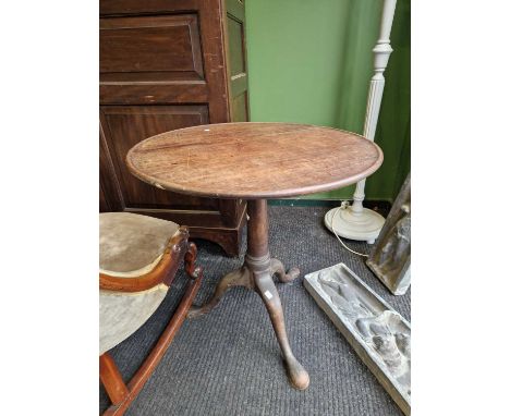 A Georgian mahogany tray top tripod table