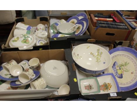 FOUR TRAYS OF WEDGWOOD SARAH'S GARDEN CERAMICS TO INC A LARGE BOWL, PLATTERS AND TUREEN ETC Condition Report:Small chip to ba