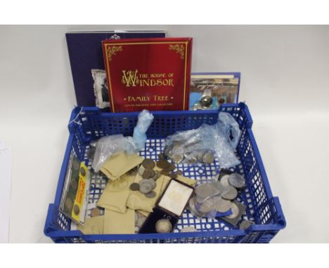 A QUANTITY OF VARIOUS COINS ETC TO INCLUDE A HALLMARKED SILVER FOB MEDAL