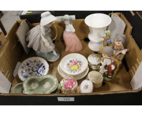 A SMALL TRAY OF ASSORTED CERAMICS TO INC NAO FIGURINES