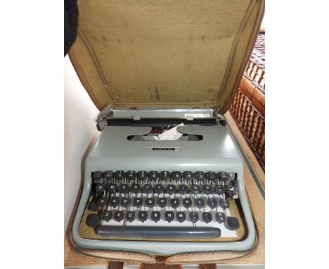 Cased Olivetti Loretta 22 Portable Typewriter 
