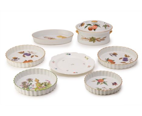 A GROUP OF ROYAL WORCESTER EVESHAM PATTERN DISHES
Together with a Wedgwood plater (7)
The tureen 15cm high x 25cm wide x 18cm