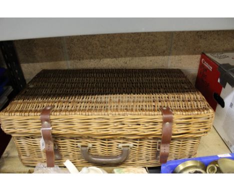 Woven wicker picnic hamper