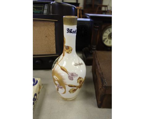 Worcester style bottle-shaped vase