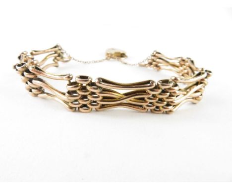 A gate bracelet composed of long bar links and short brick links, with heart padlock and safety chain, marked '9ct 375', 15.7